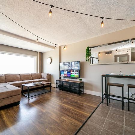 Rustic & Rogers Place, Free Parking! Appartement Edmonton Buitenkant foto