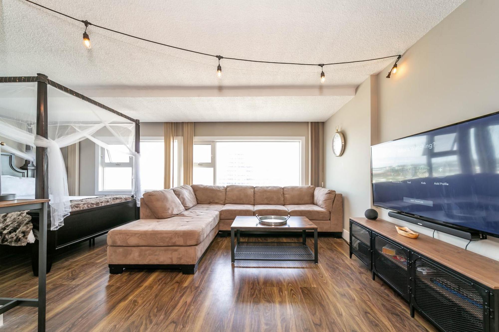 Rustic & Rogers Place, Free Parking! Appartement Edmonton Buitenkant foto